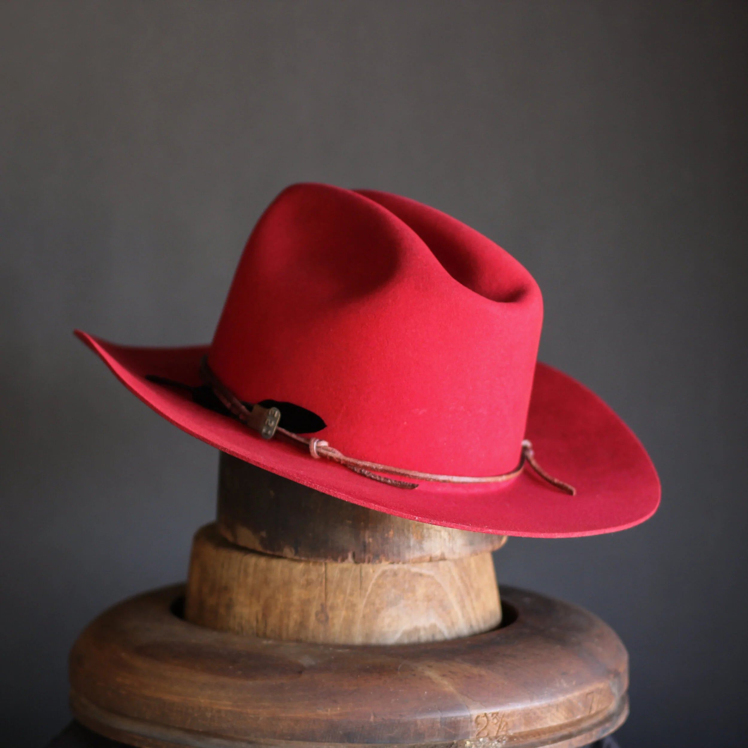 RED COWBOY HAT