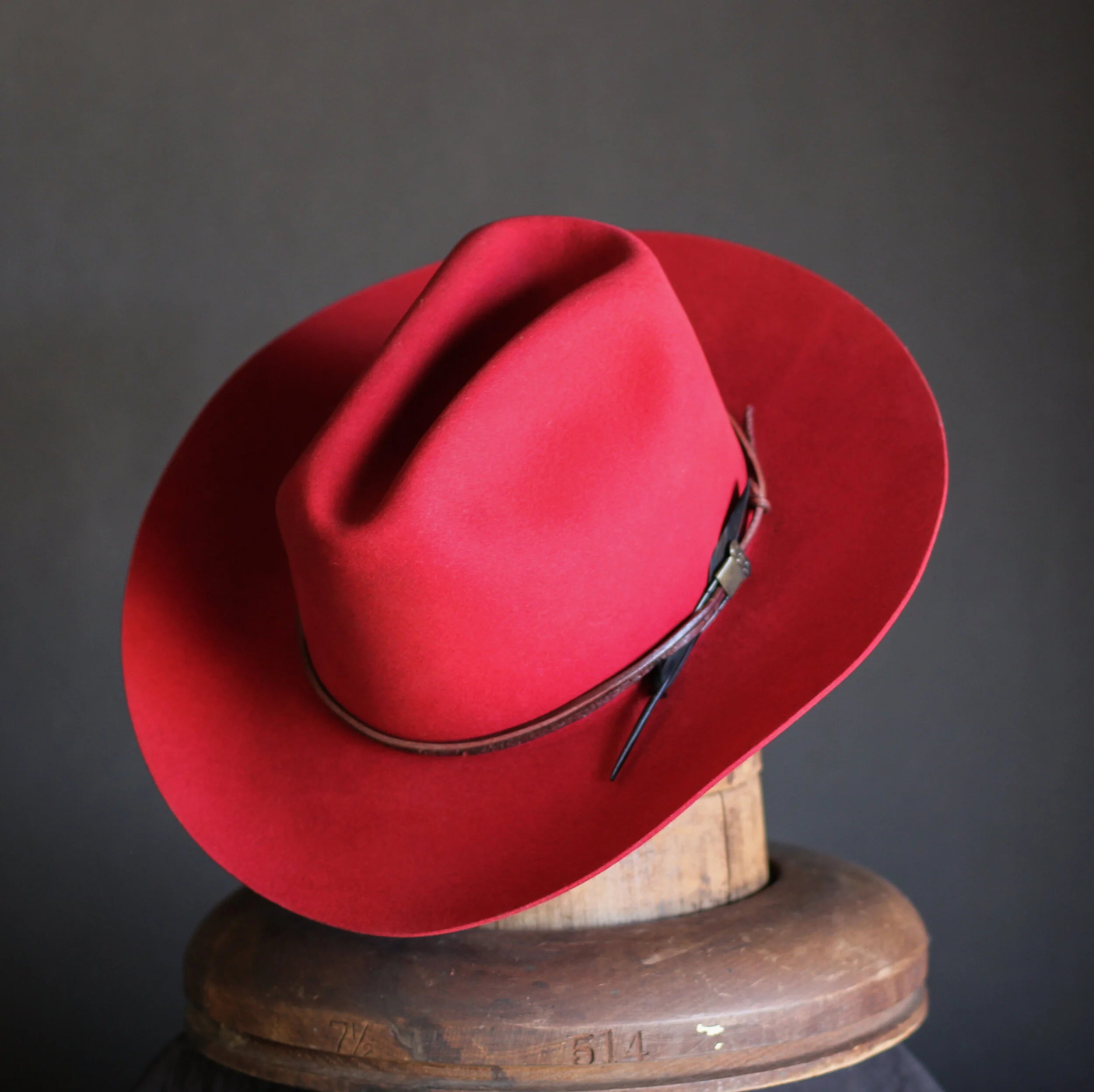 RED COWBOY HAT