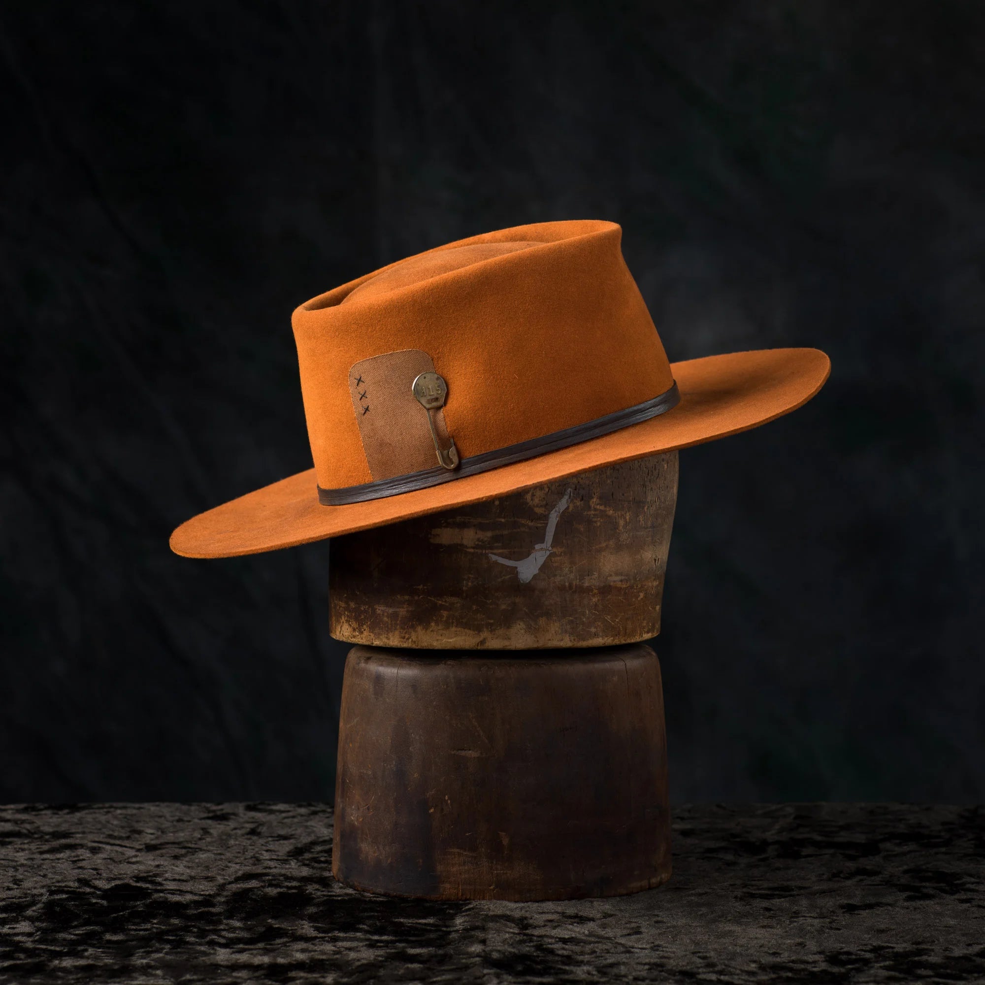 FULVOUS HOLLOW